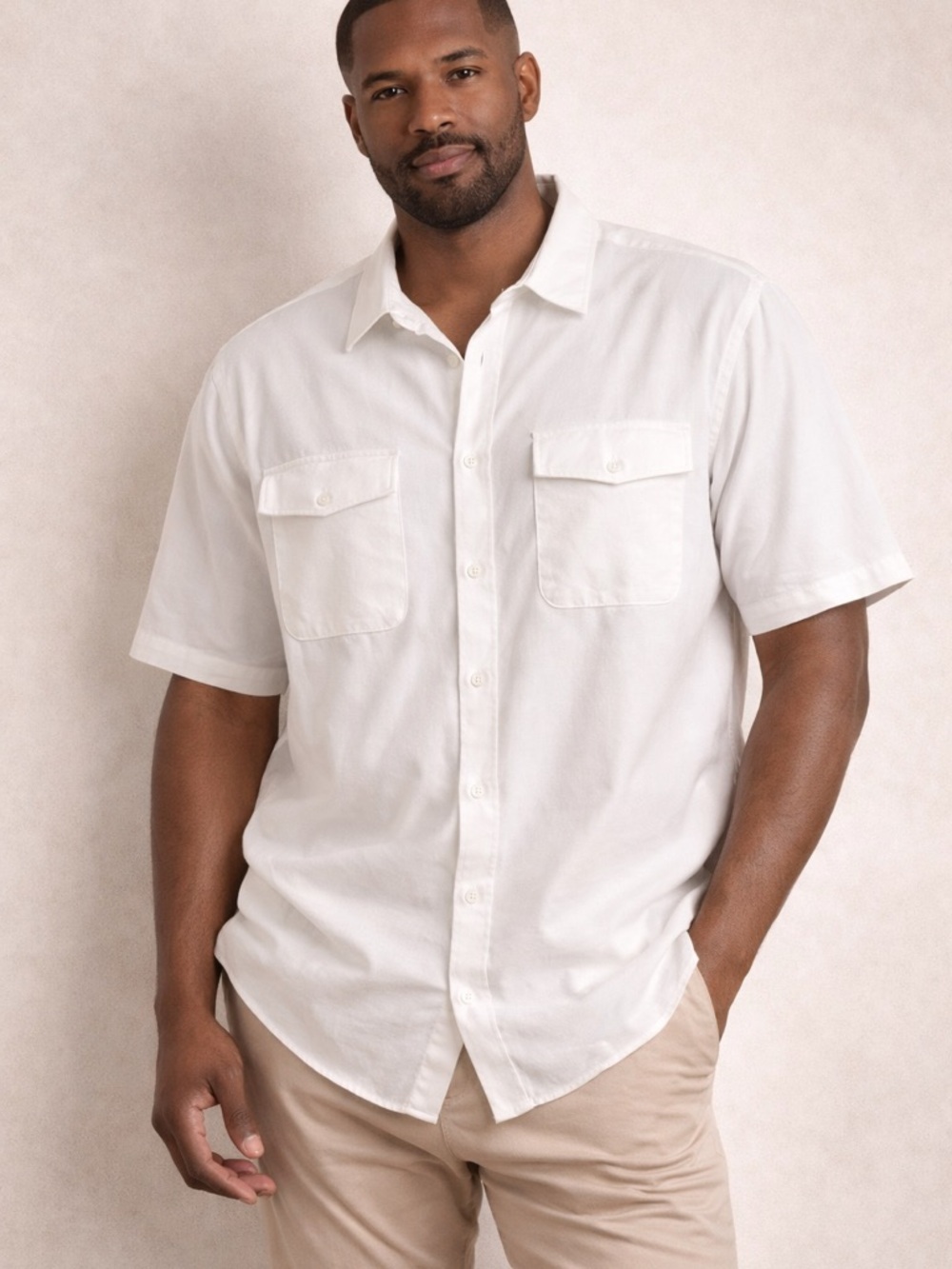 Men's White Short-Sleeve Button-Down Shirt with Chest Pockets